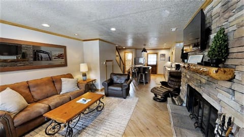 TV and multimedia, Living room, Seating area, fireplace, furniture