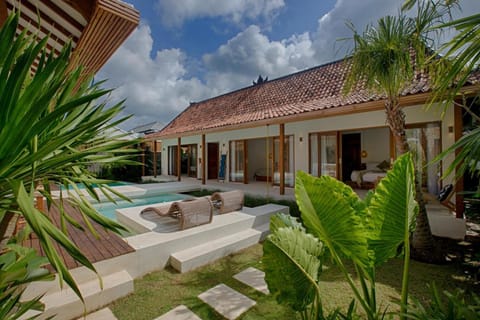 Garden view, Pool view, Swimming pool, sunbed