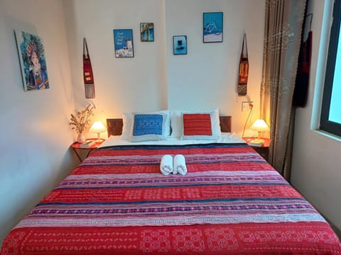 Photo of the whole room, Bedroom, towels