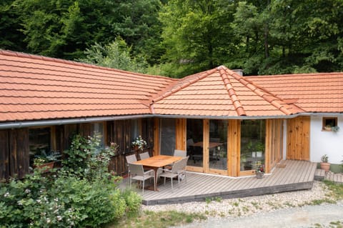 Property building, Patio, Spring, Garden, Banquet/Function facilities, Garden view