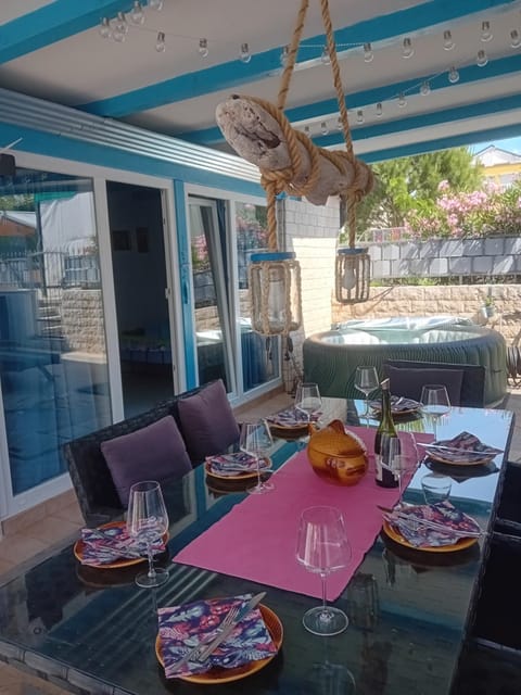 Patio, Balcony/Terrace, Living room, Seating area, Dining area