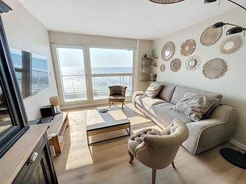 Natural landscape, TV and multimedia, Living room, Sea view