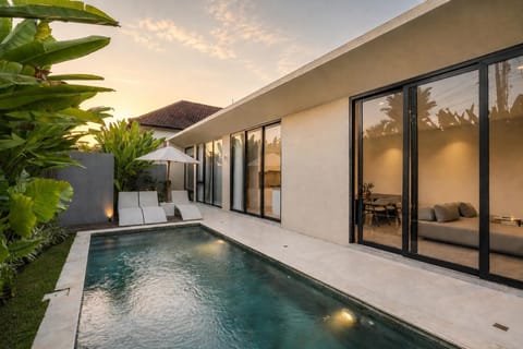 Property building, Pool view, Swimming pool, sunbed