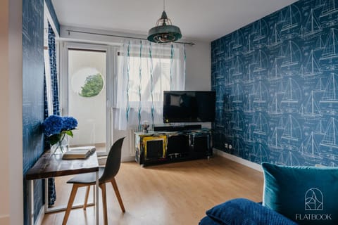 TV and multimedia, Living room, Photo of the whole room, Seating area, furniture