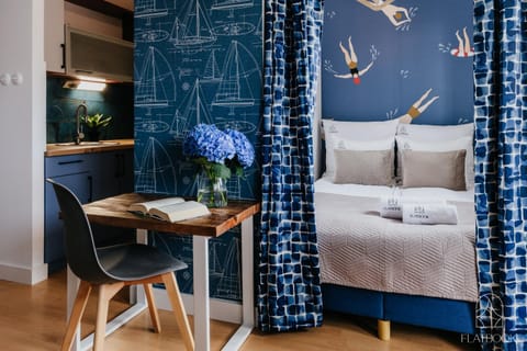 Bed, Kitchen or kitchenette, Living room, Photo of the whole room, Seating area, furniture, towels