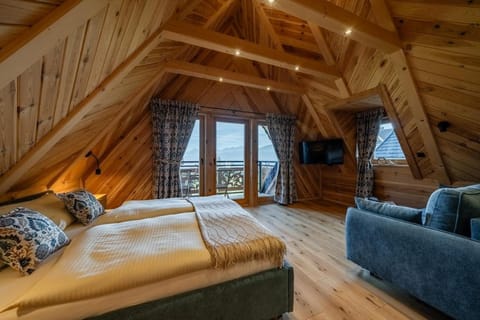 Bed, TV and multimedia, View (from property/room), Balcony/Terrace, Bedroom, Mountain view