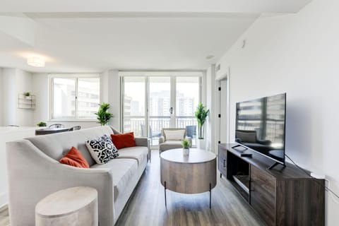 TV and multimedia, Living room, Seating area, Dining area, Evening entertainment