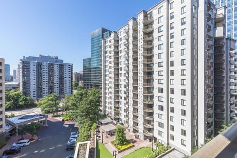 Day, Neighbourhood, City view, Parking