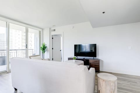 TV and multimedia, Living room, Seating area, Evening entertainment