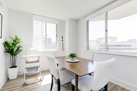 Seating area, Dining area