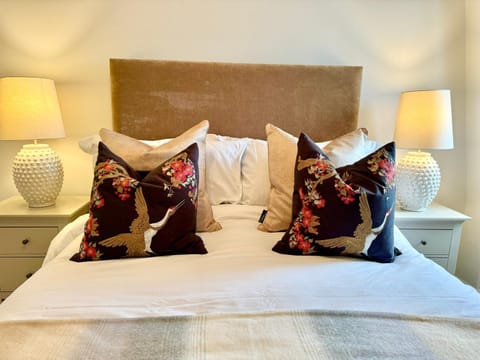 Stylish spacious 1 bed flat Apartment in West Oxfordshire District