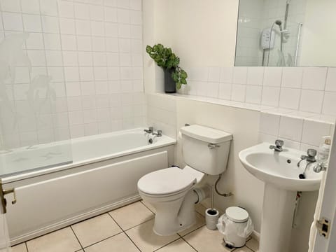 Stylish spacious 1 bed flat Apartment in West Oxfordshire District