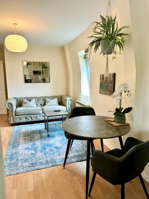 Stylish spacious 1 bed flat Apartment in West Oxfordshire District