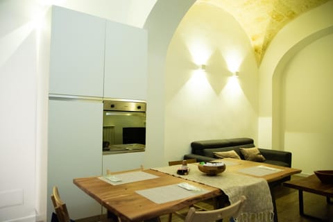 Kitchen or kitchenette, Photo of the whole room, Seating area, Dining area