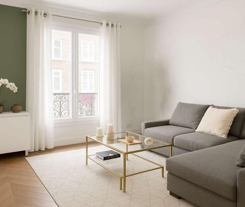 View (from property/room), Living room, Decorative detail, Seating area, storage
