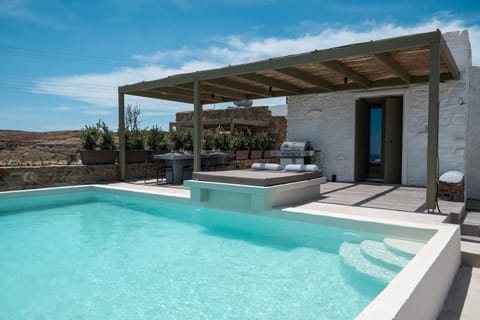 Day, Natural landscape, Pool view, Swimming pool, sunbed