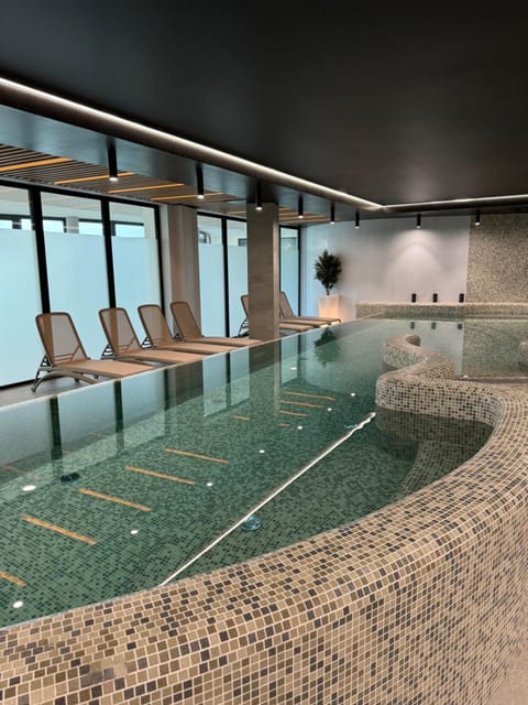 Swimming pool, sunbed