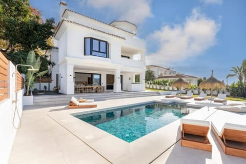 Villa Vega Luxury Living Premium Features Gym Jacuzzi Villa in Marbella
