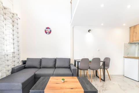 Kitchen or kitchenette, Living room, Seating area, Dining area