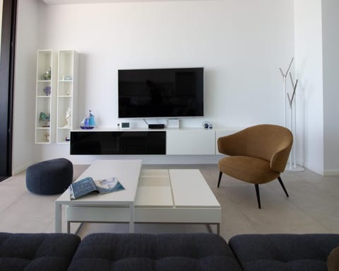 Communal lounge/ TV room, TV and multimedia, Living room, Seating area