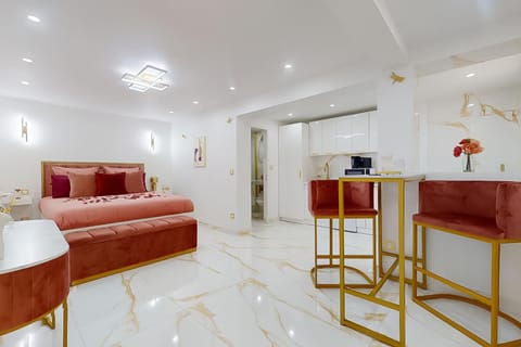 Bed, Photo of the whole room, Seating area, Bedroom