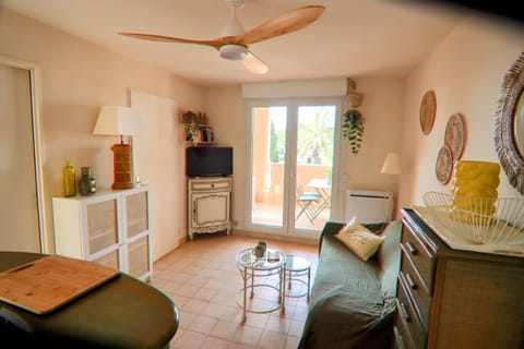 TV and multimedia, Living room, Lounge or bar, Dining area