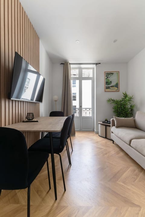 TV and multimedia, Living room, Dining area