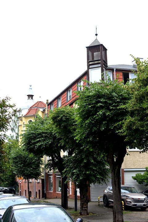 Property building, Location