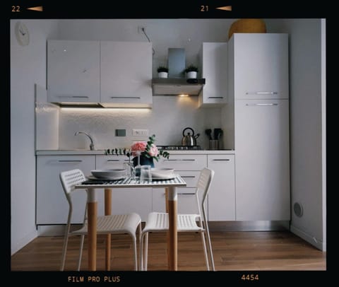 Kitchen or kitchenette, Dining area, stove