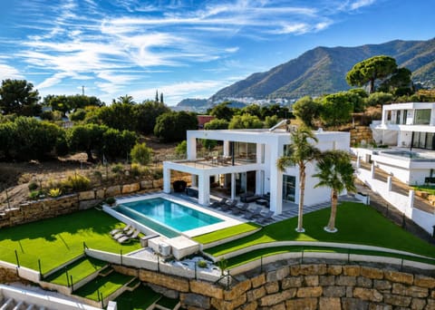 Property building, Day, Garden, Garden view, Swimming pool, sunbed
