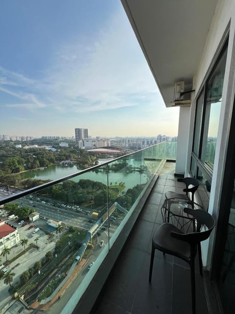 View (from property/room), Balcony/Terrace, City view