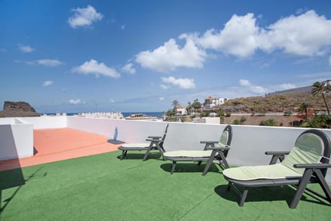 Property building, Balcony/Terrace, Living room