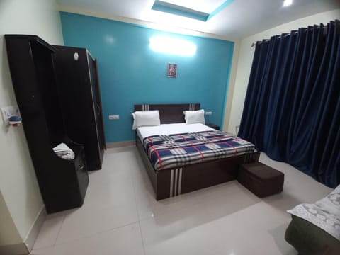 Bed, Photo of the whole room, Bedroom, towels, wardrobe