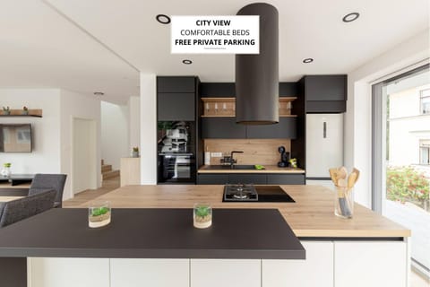 Kitchen or kitchenette, Dining area, oven, stove