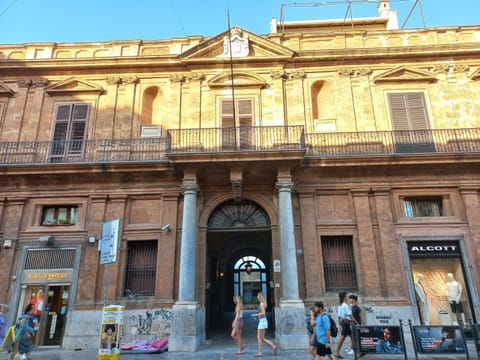 Facade/entrance