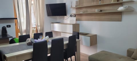 Kitchen or kitchenette, Seating area