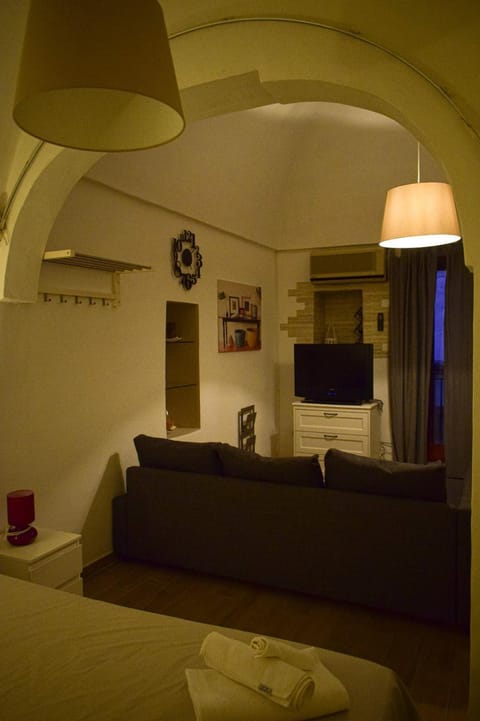 Bed, TV and multimedia, Living room, Bedroom