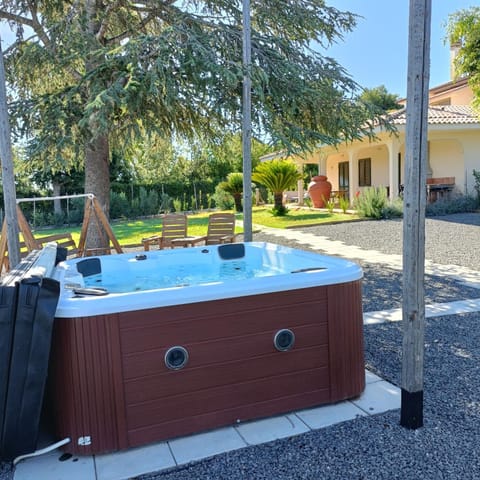 Garden, Hot Tub, Garden view
