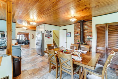 Group Retreat on Wolf Lake! Paddle, Fish and BBQ House in Ohio