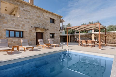 Property building, Pool view, Swimming pool, sunbed