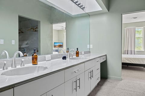 Surf Loft by Juniper Holiday + Home House in St Joseph