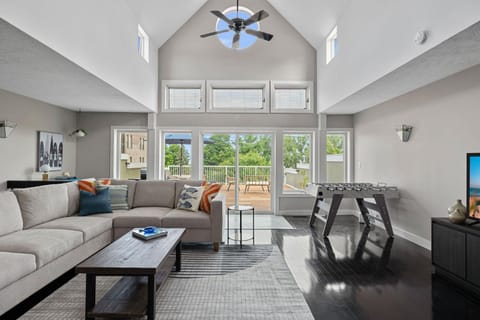 Surf Loft by Juniper Holiday + Home House in St Joseph