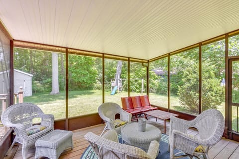 Charming Union Pier Home with Deck Half-Mi to Beach House in Chikaming Township