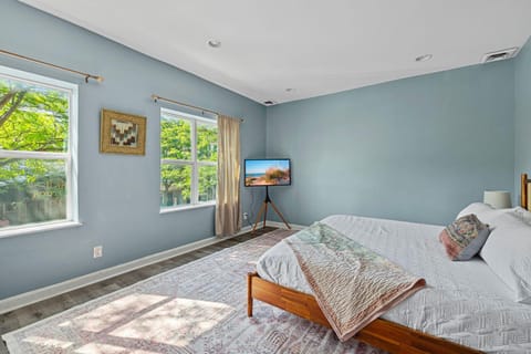 Lighthouse Lookout by Juniper Holiday + Home House in St Joseph