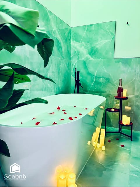 Hot Tub, Bathroom, Bath