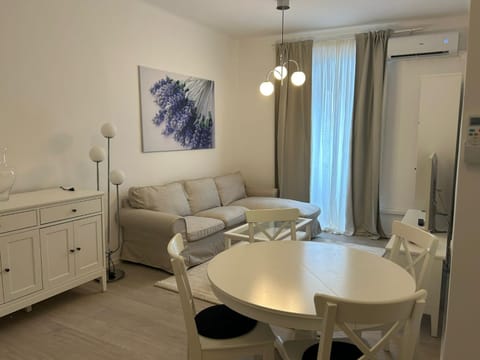 Living room, Seating area, Dining area, air conditioner