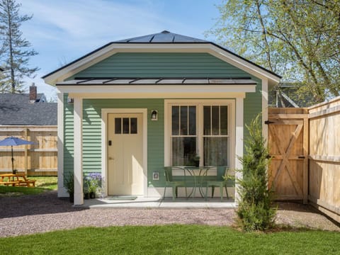 Queen City Bungalow & Cottages House in Burlington