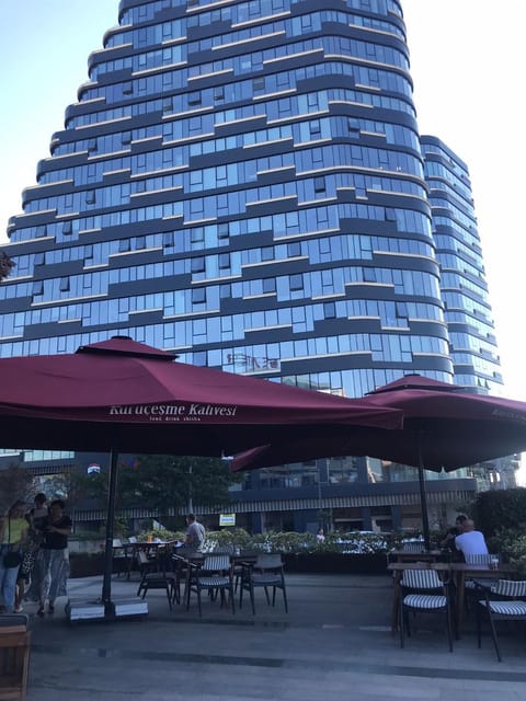 Property building, Restaurant/places to eat, Parking