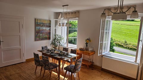 Living room, Seating area, Dining area