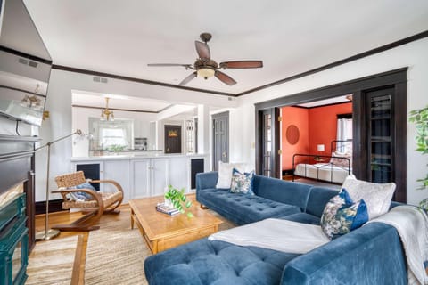 1910 Historic Jessie Morehead House - 98 WalkScore Apartment in Portland